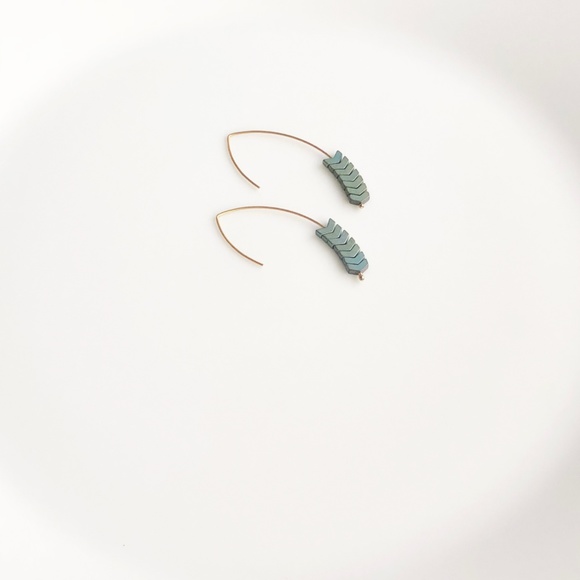 NEW "Merida" Stone Earrings (green) - Picture 3 of 7